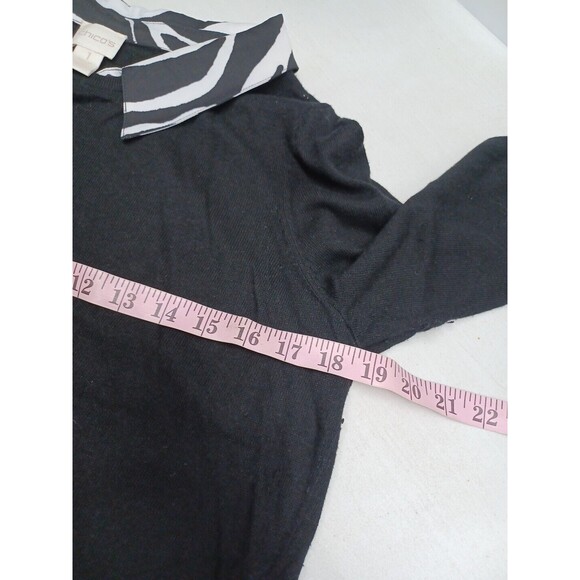 Chicos Women Size 1 Pull Over Sweater pretty Shade Black white Animal print - Picture 4 of 7